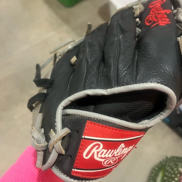 Rawlings Black and Red Baseball Glove - Picture 1 of 4